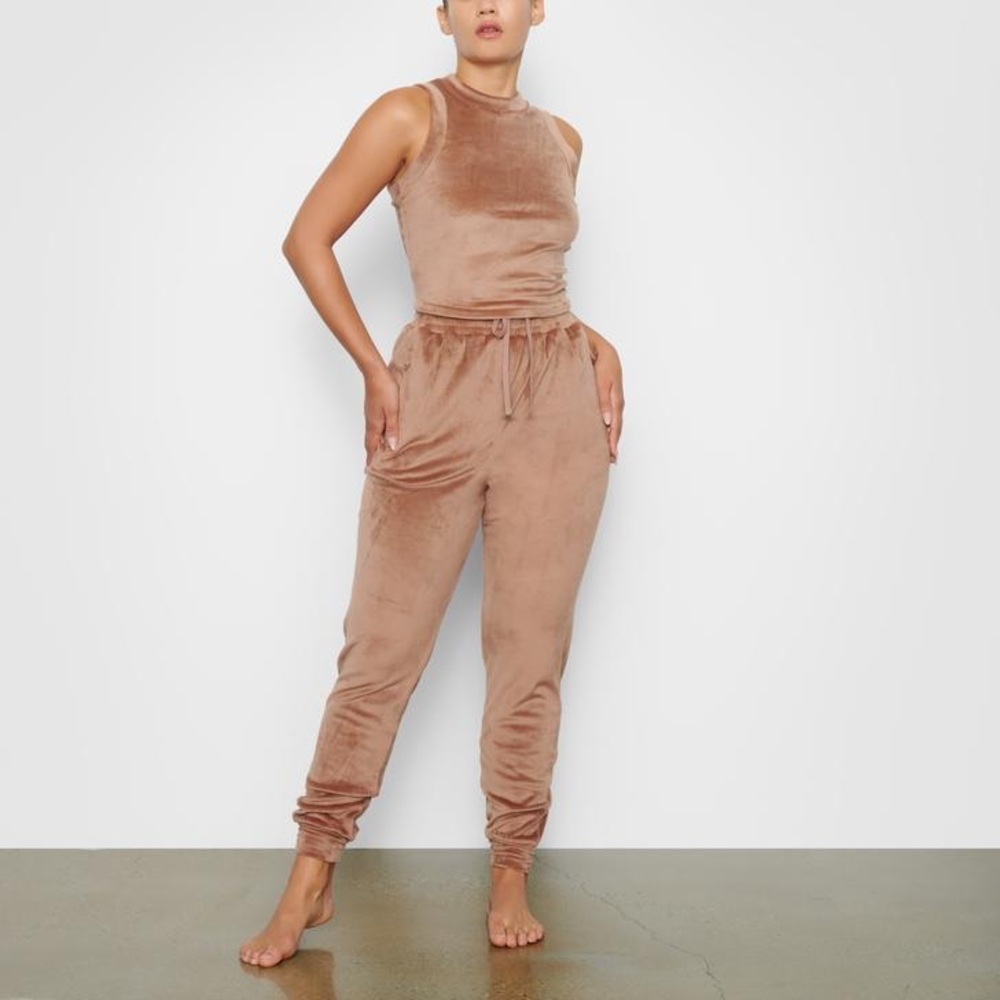 SKIMS sienna Velour Set [new w/o tags]. Medium tank & joggers set. Ships asap!